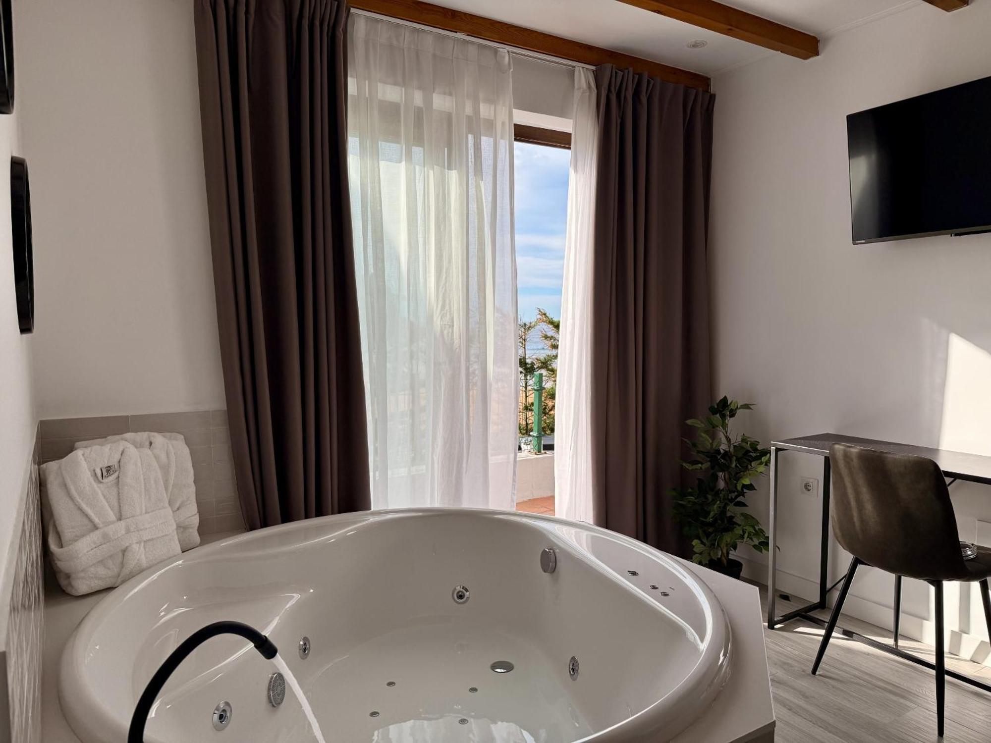 Hotel Sanmar Cobreces Ngoại thất bức ảnh