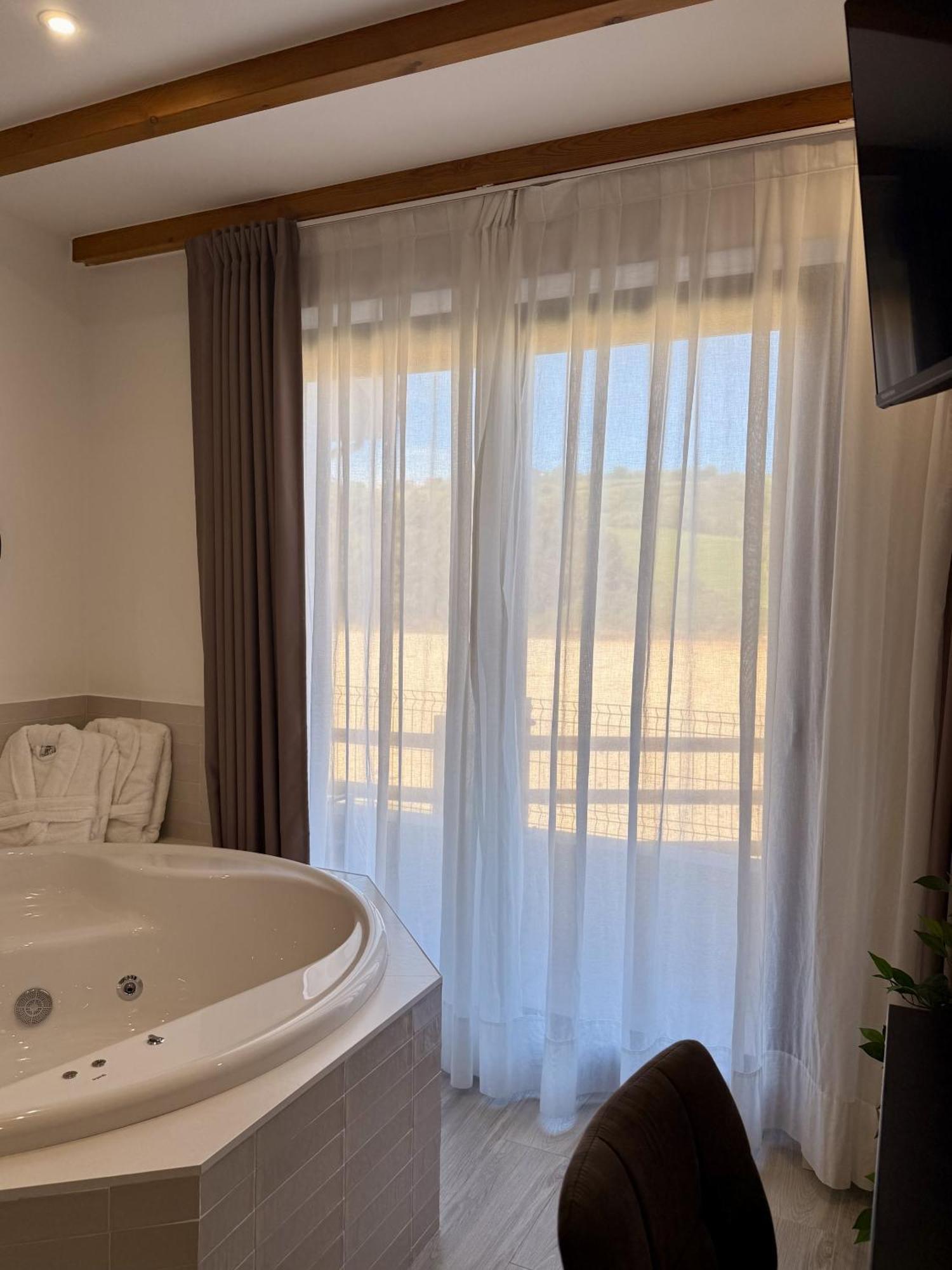 Hotel Sanmar Cobreces Phòng bức ảnh
